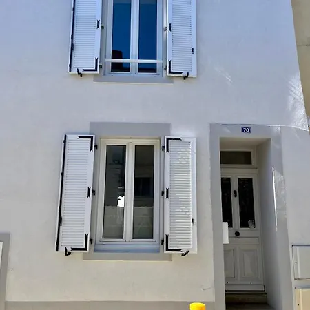 بيت للعطل La Maison Josephine Familiale Parking *