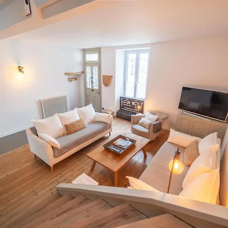 بيت للعطل La Maison Josephine Familiale Parking