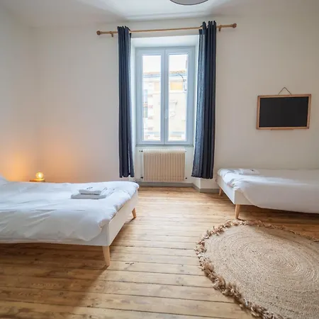 La Maison Josephine Familiale Parking بيت للعطل